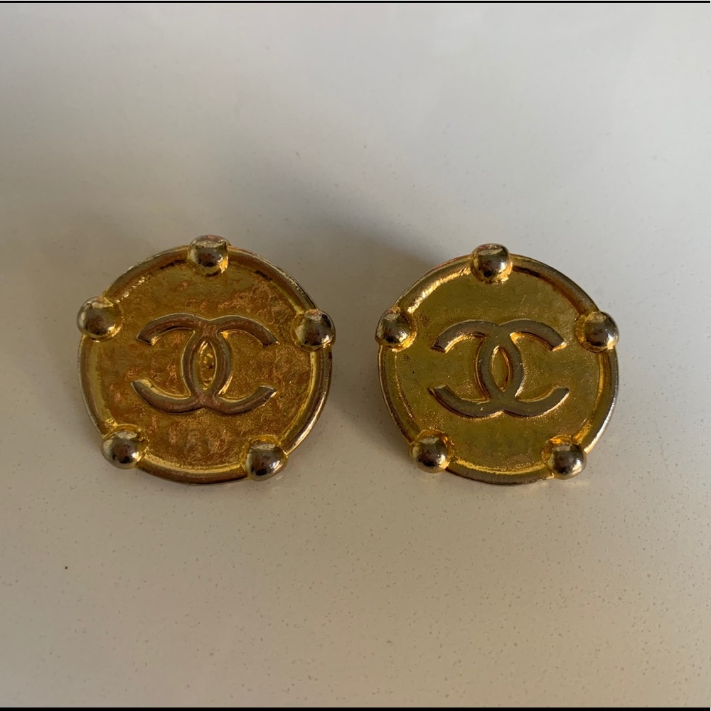 Vintage CHANEL clip on earrings